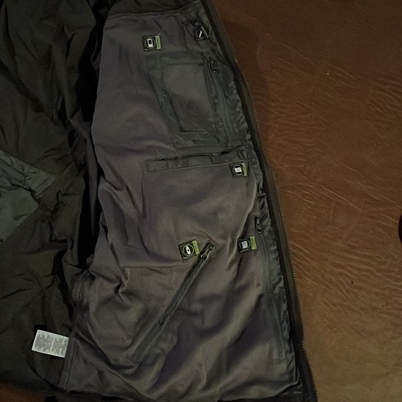 XL brownish ExOfficio coat with an unbelievable amount of pockets. - Picture 5 of 5